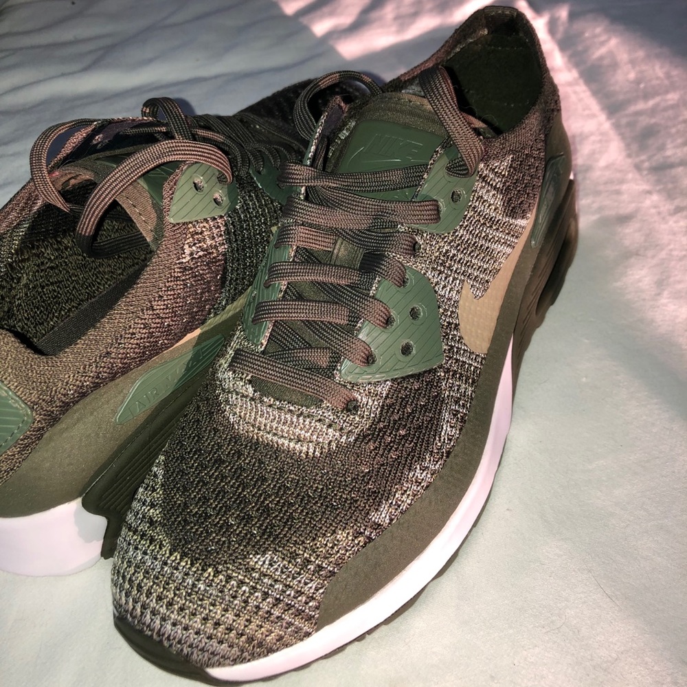 NIKE AIR MAX 90 Ultra 2.0 flyknits!! Size 6.5